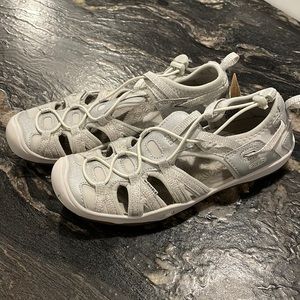 Keen Waterproof Moxie Silver Hiking Sandals Youth Size 3
